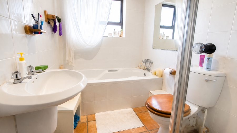 5 Bedroom Property for Sale in Outeniqua Strand Western Cape